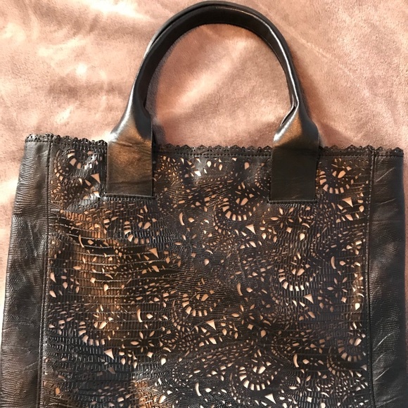 ✨FINAL $✨BCBG lace tote - Picture 3 of 6